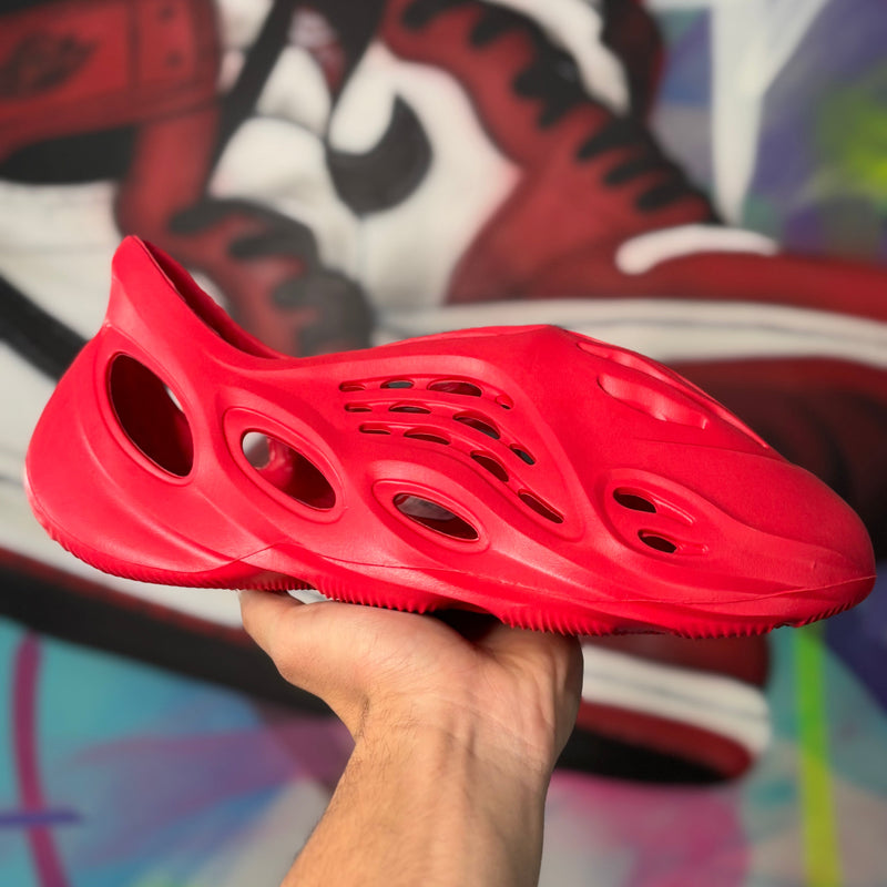 Yeezy Foam Runner 'Vermilion' (Pronta Entrega)