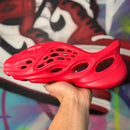 Yeezy Foam Runner 'Vermilion' (Pronta Entrega)