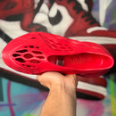 Yeezy Foam Runner 'Vermilion' (Pronta Entrega)