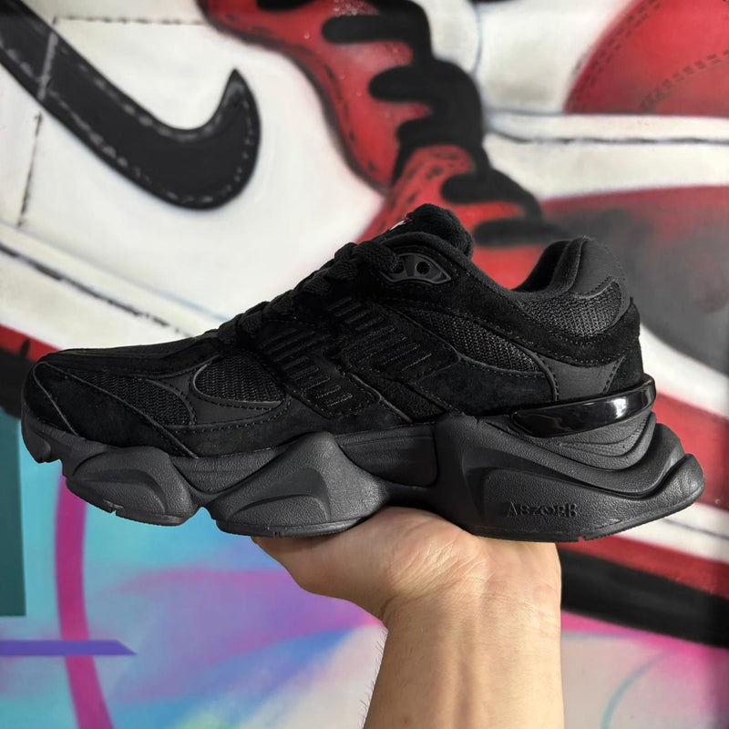 New Balance 9060 Triple Black (Pronta Entrega)